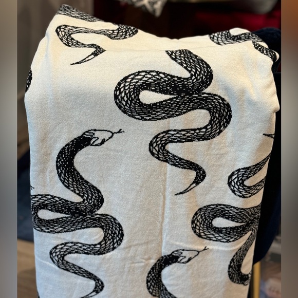 Intarsia knit Snake Throw Blanket Year of the Snake - Picture 14 of 16